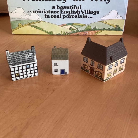 Whimsy-On-Why, Miniature Buildings - Picture 2 of 3